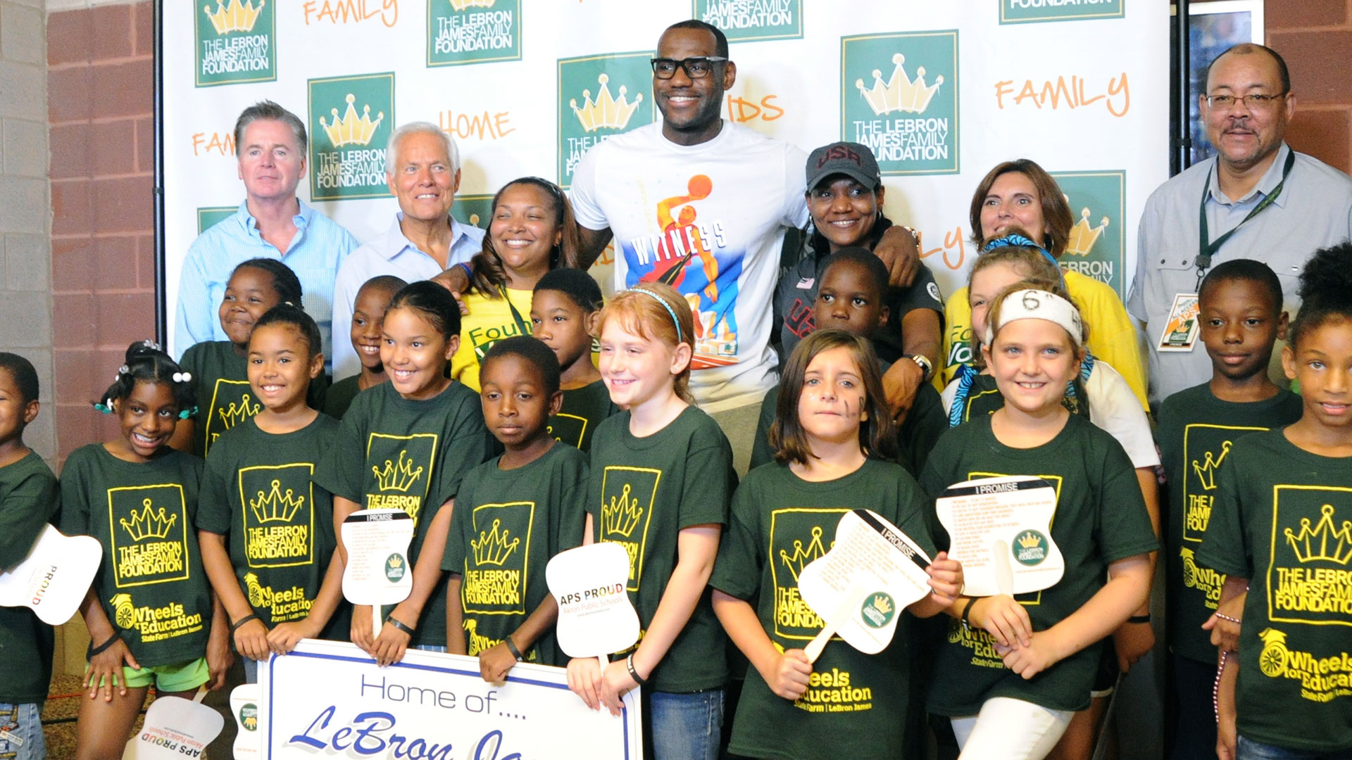 LeBron James Family Foundation helps kids 
